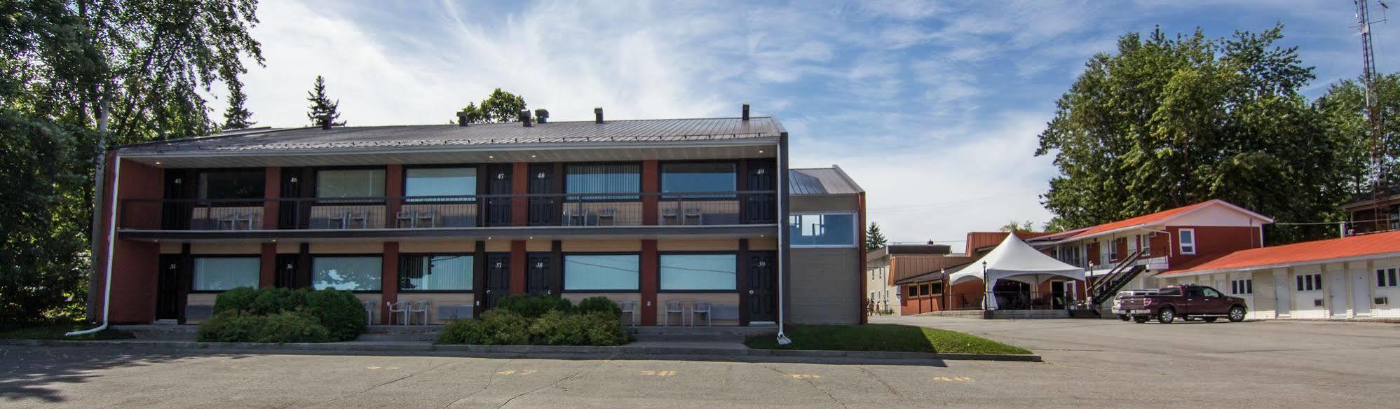 Motel Castille Roberval Extérieur photo