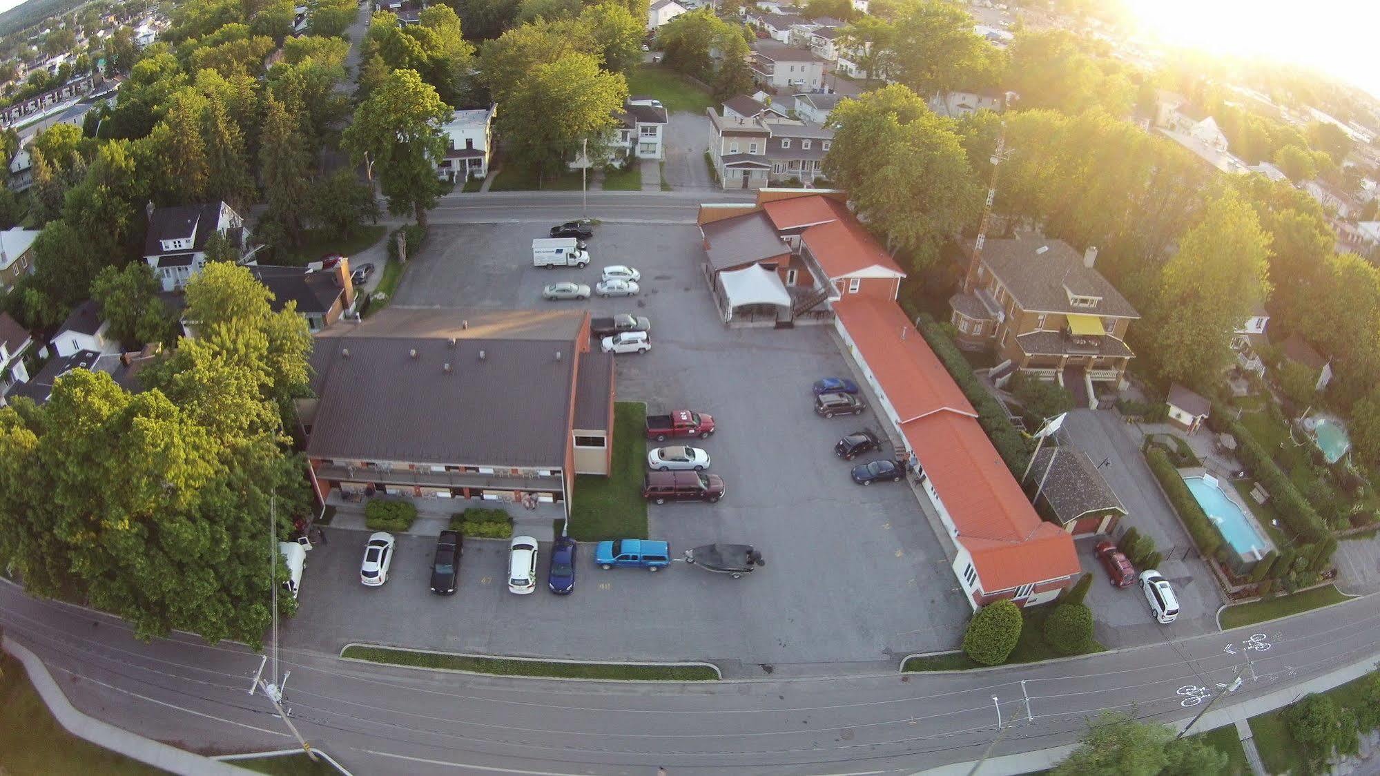Motel Castille Roberval Extérieur photo
