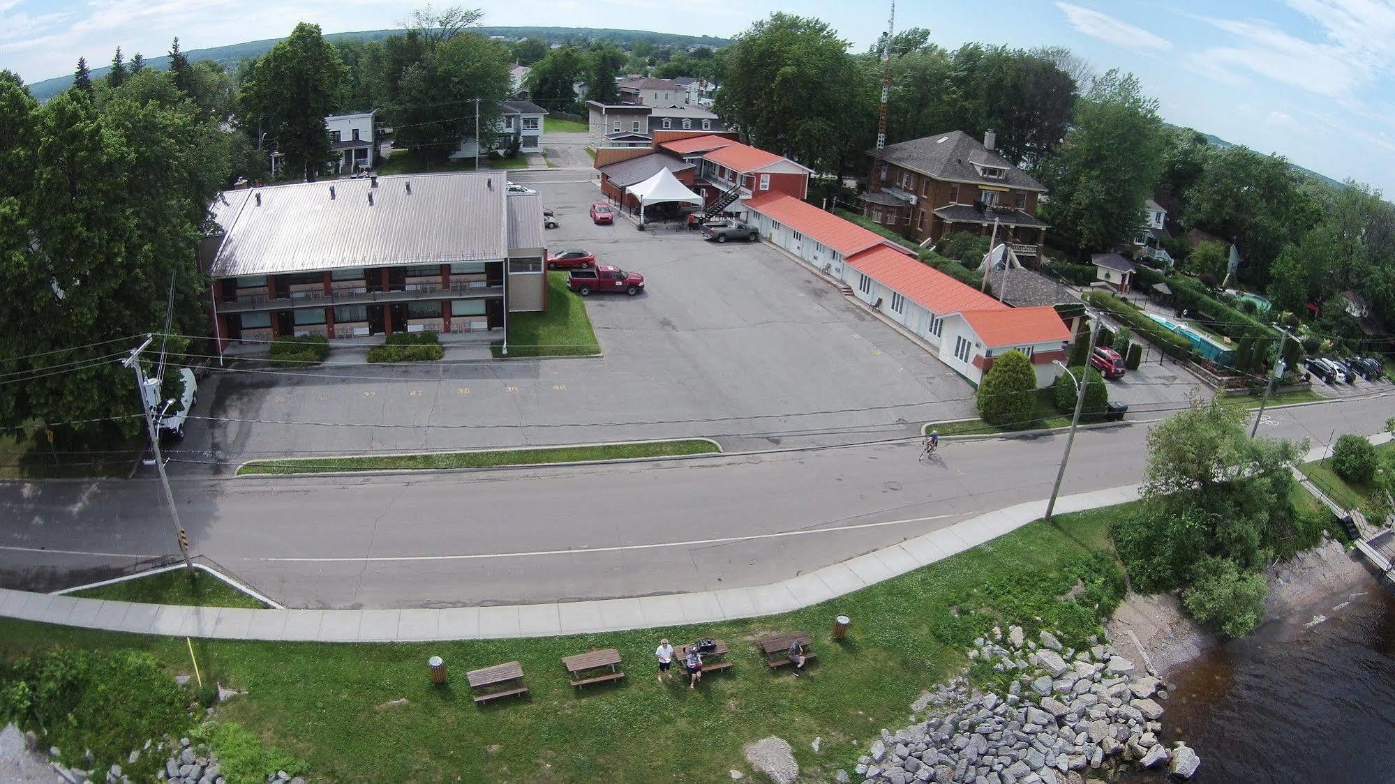Motel Castille Roberval Extérieur photo